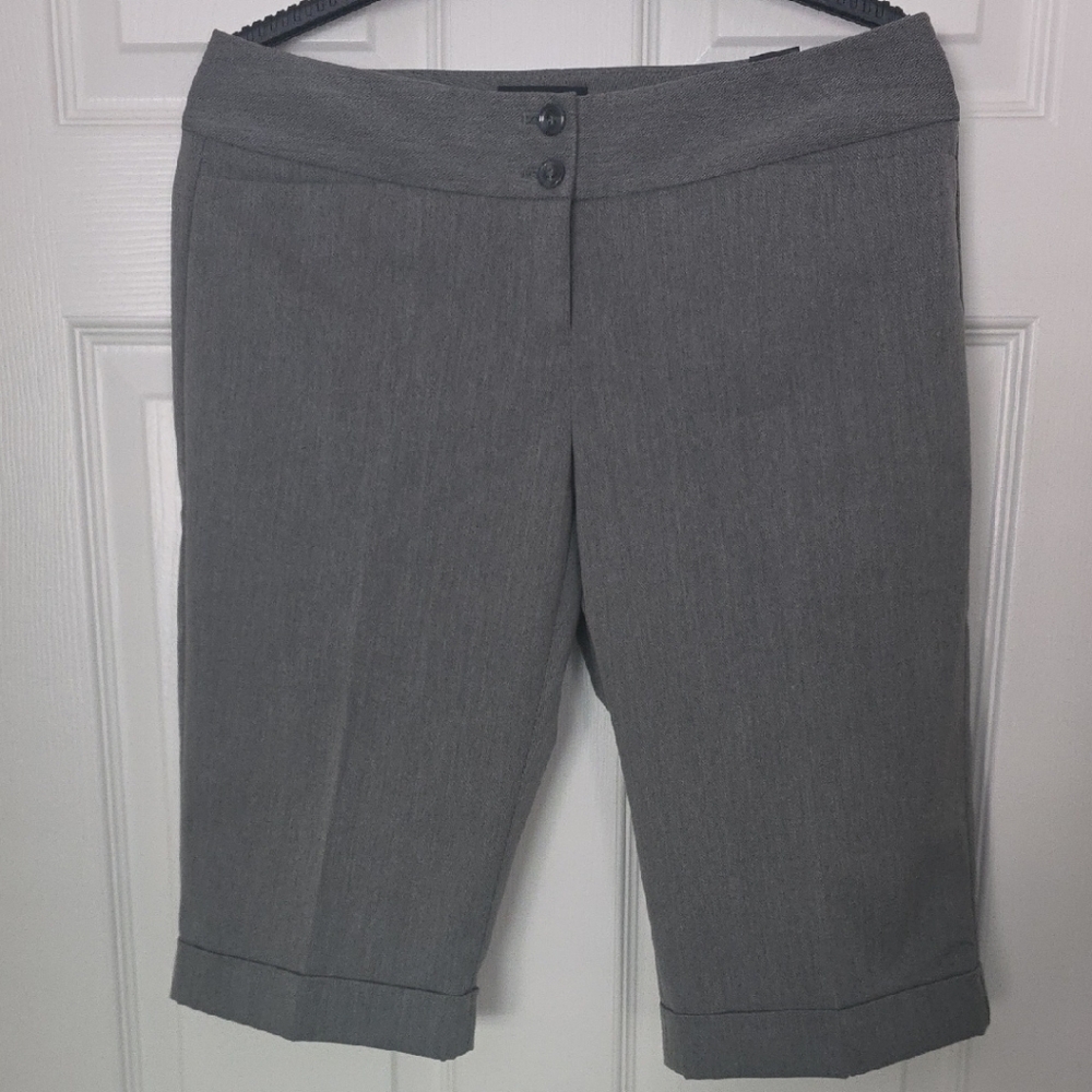 🎈2/$15 The Limited "Drew Fit" Grey Women's Bermuda Cuffed Shorts